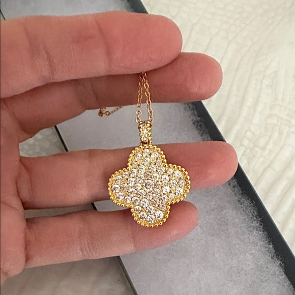 Elegant Gold Pendant Necklace - Picture 2 of 7